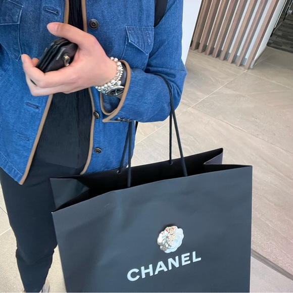 SOLD OFF POSHMARK 
Chanel Jumbo Double Flap Bag Gold Hardware - Picture 4 of 16